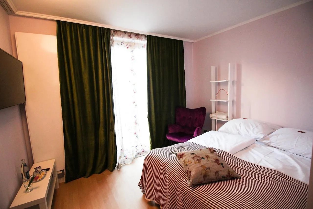 das kleine Hotel in München 3*, Múnich